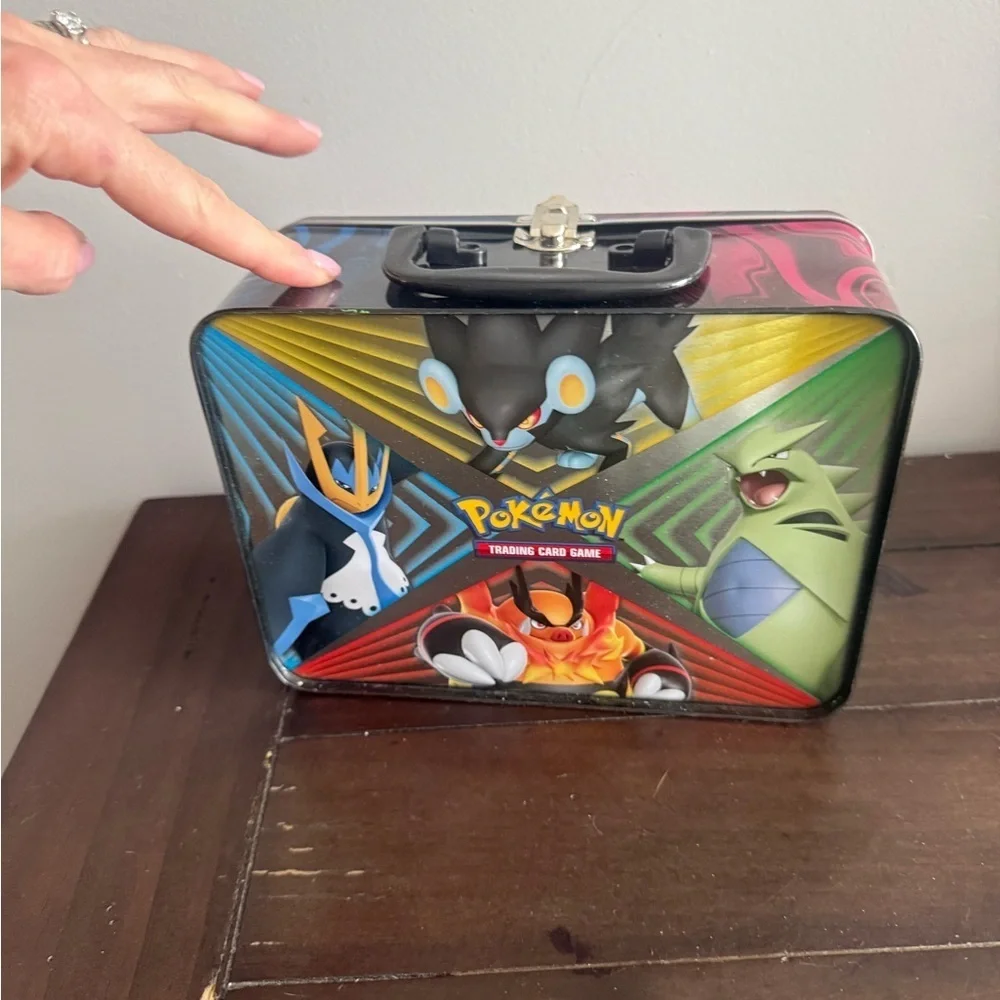 Pokémon Trading Card Game Collector Tin Carry Case – Metal Lunchbox Style